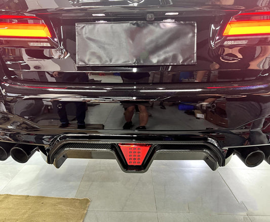 CS Style Carbon Fiber Rear Diffuser With Lights BMW M5 F90